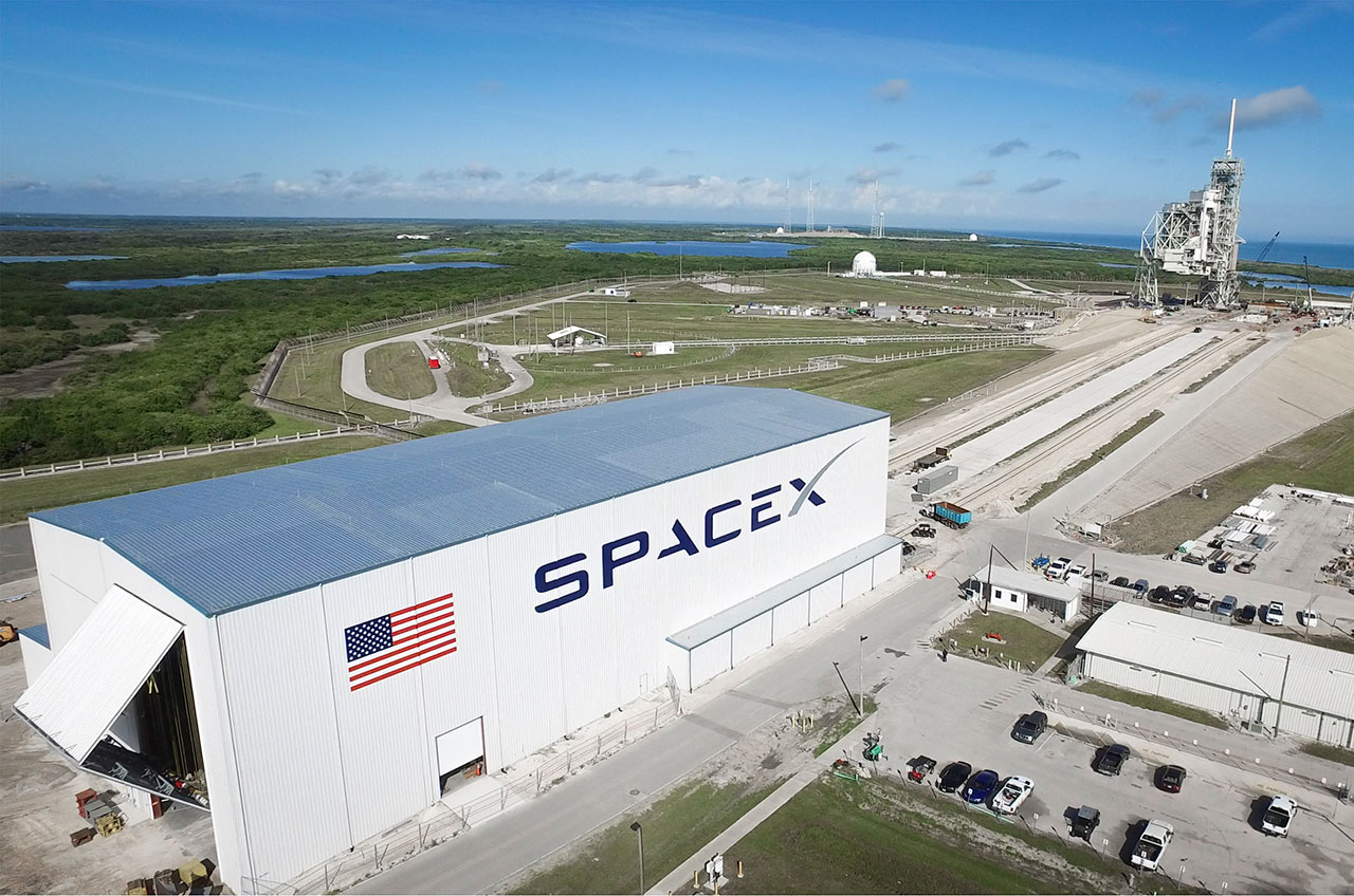 SpaceX w hangar Sept 16.jpg