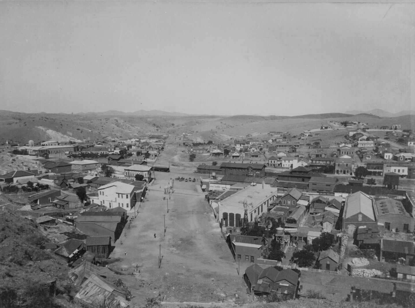 An old photograph shows the border between Arizona and Mexico around 1898.