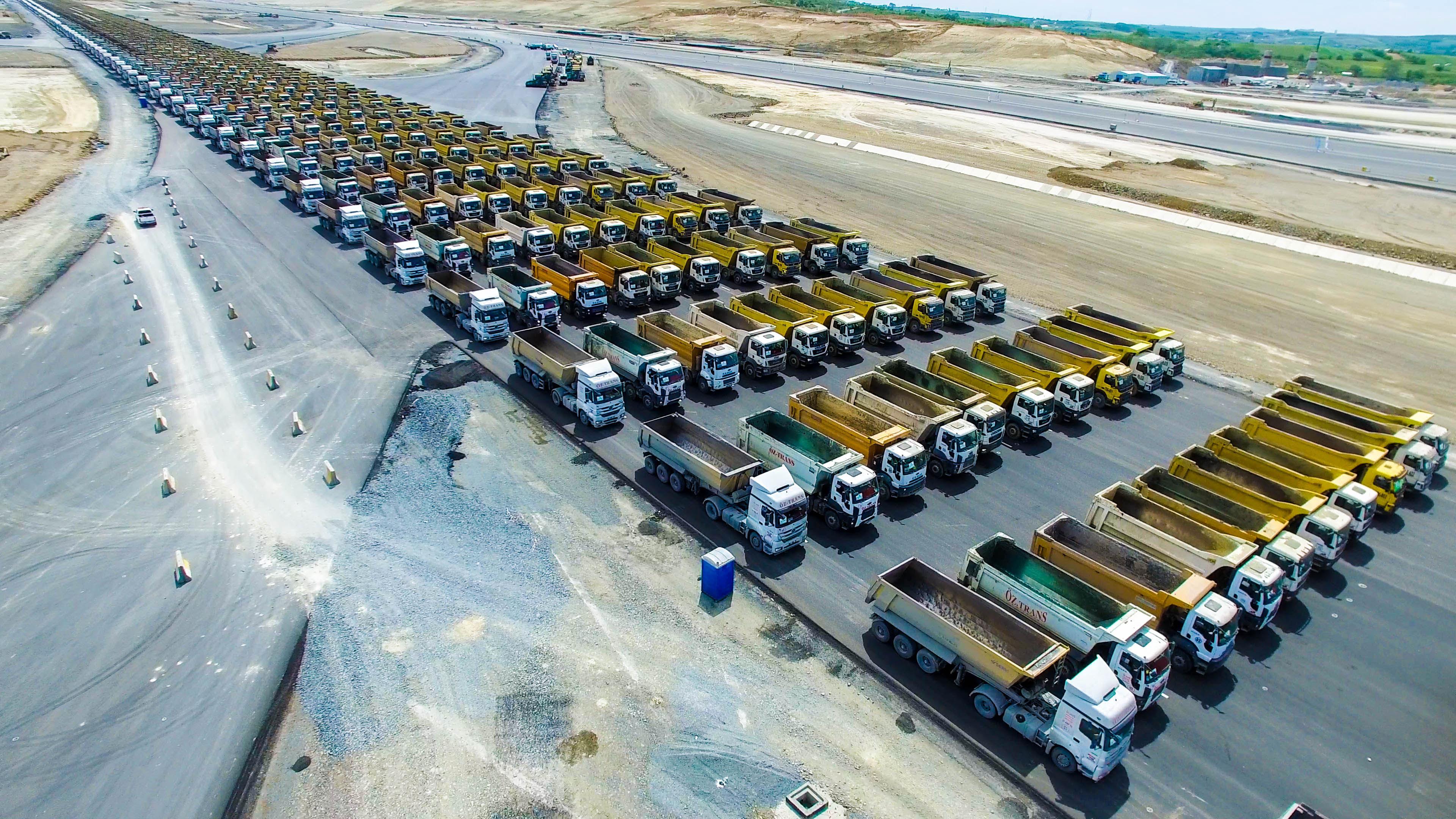 06D_JJ2018_IstanbulNewAirportParade1453Trucks_LIVE.jpg
