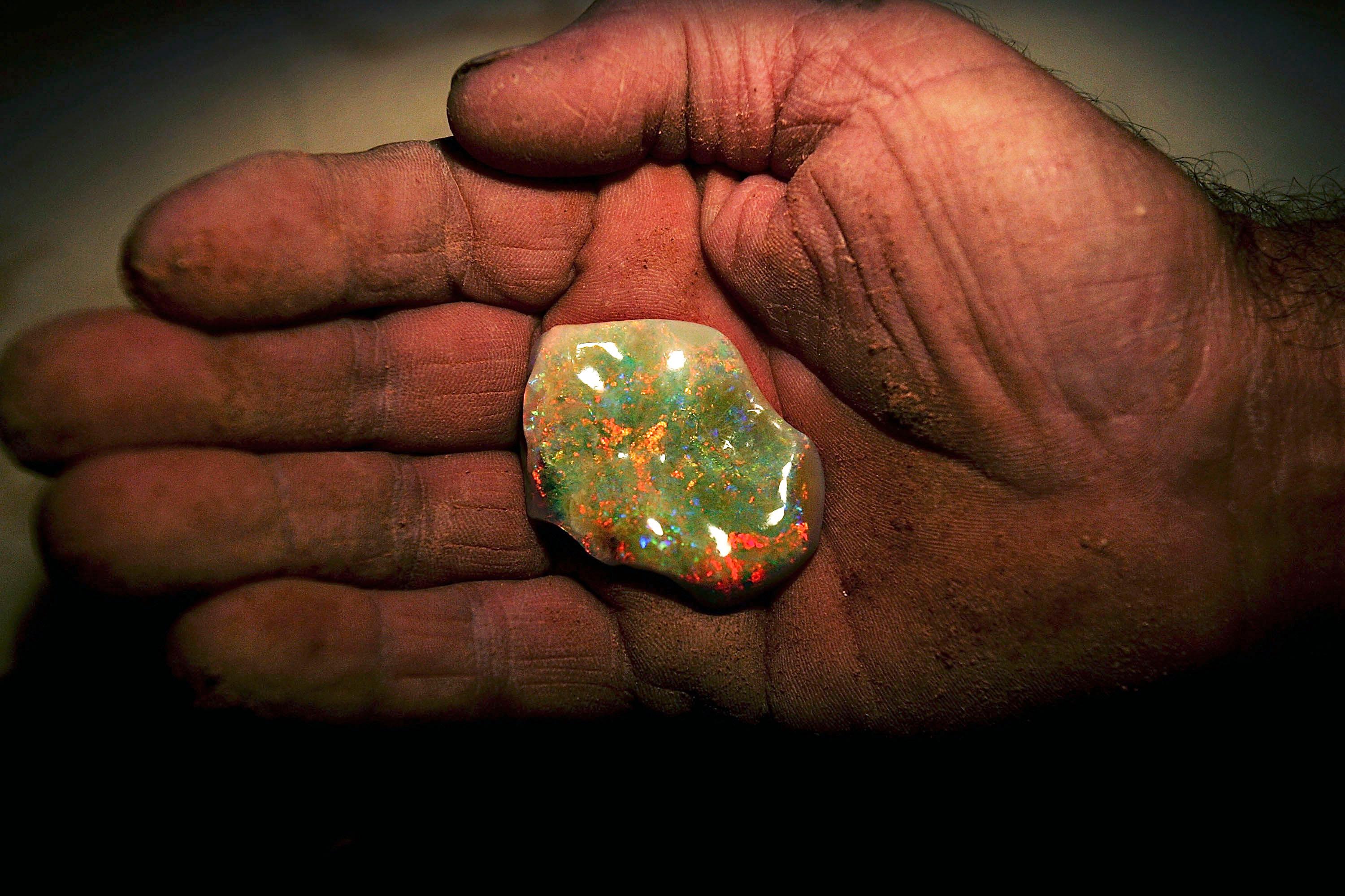 Half Of The Inhabitants This Australian Opal Capital Live Coober Pedy Miner Holds A Finished Opal