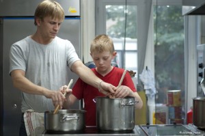 Jérémie Renier and Thomas Doret in The Kid With a Bike
